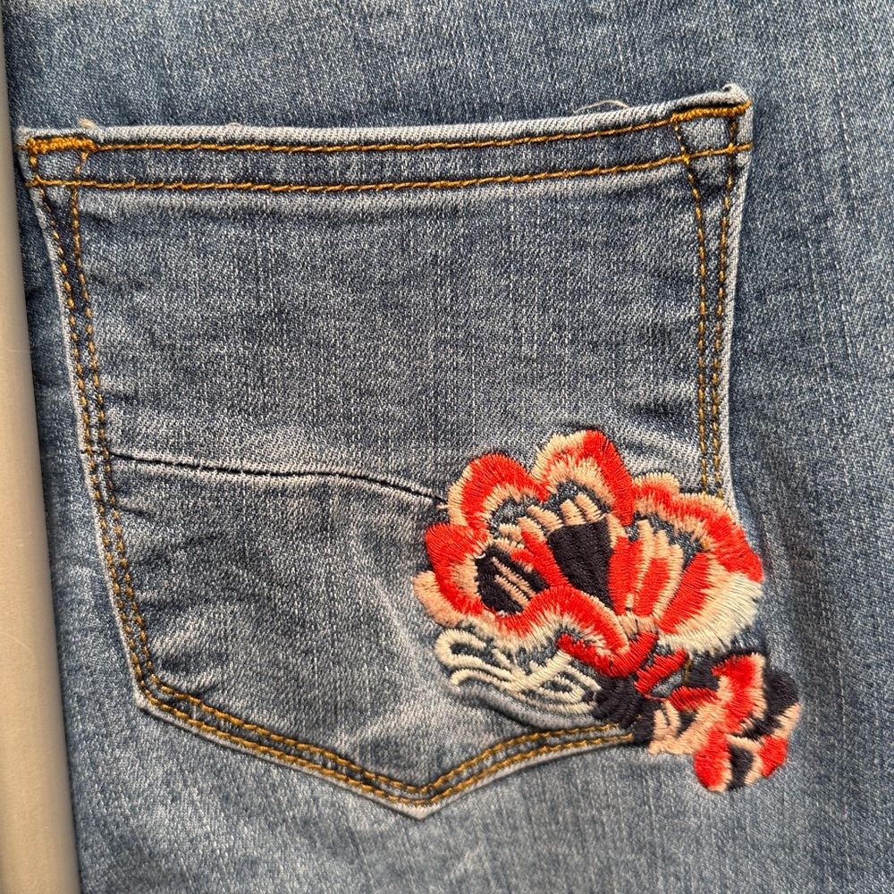 Women’s XS 2/4 vintage medium wash flare raw hem jeans with floral embroidery - Picture 7 of 7